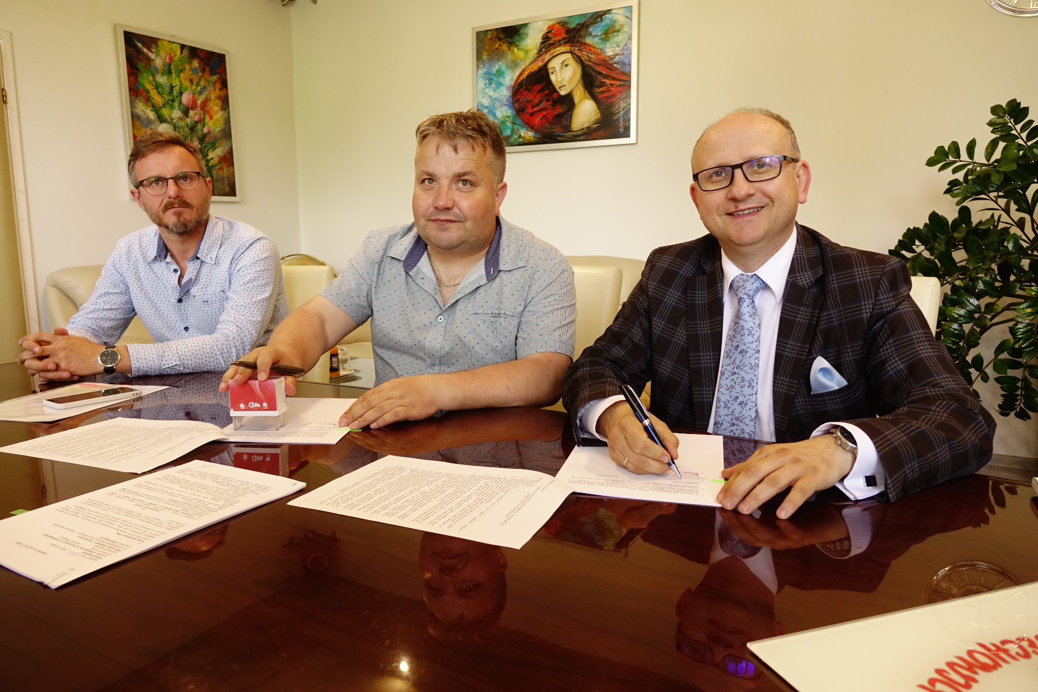 Ilustracja do informacji: Umowa na przebudowę drogi w Oleśniku podpisana