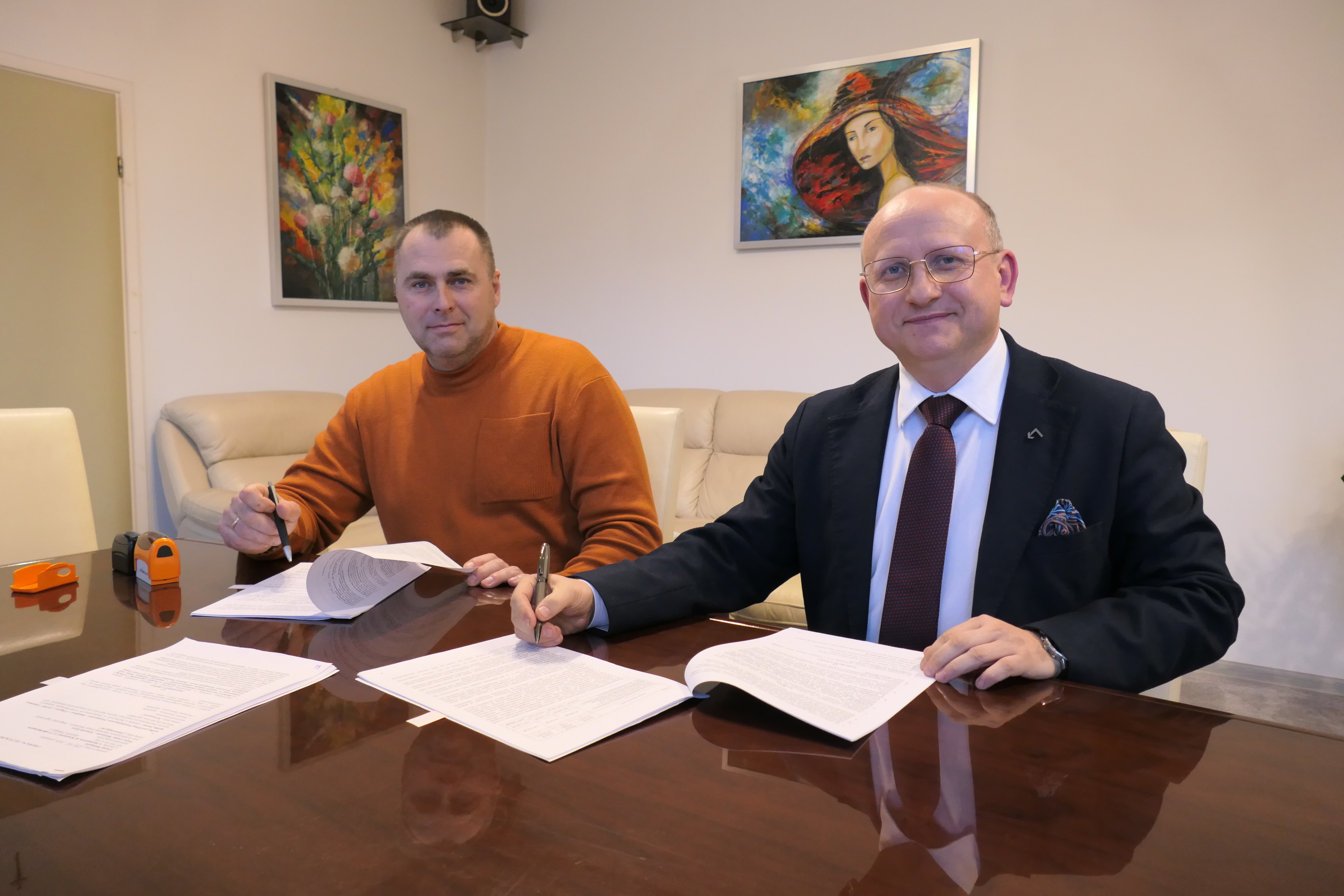 Ilustracja do informacji: Umowa na budowę kanalizacji w Porębach podpisana