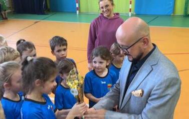 Międzyszkolny turniej gier i zabaw w Dobrzelowie 1