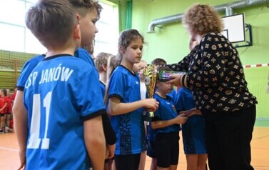 Międzyszkolny turniej gier i zabaw w Dobrzelowie 14