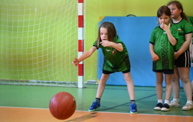 Międzyszkolny turniej gier i zabaw w Dobrzelowie 70