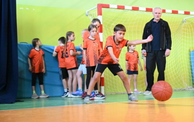 Międzyszkolny turniej gier i zabaw w Dobrzelowie 71