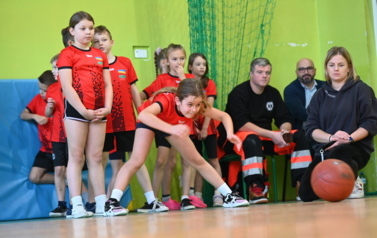Międzyszkolny turniej gier i zabaw w Dobrzelowie 87