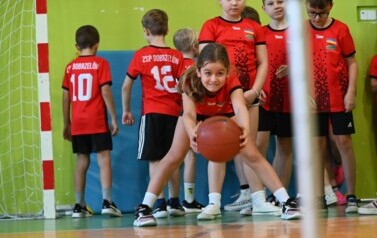 Międzyszkolny turniej gier i zabaw w Dobrzelowie 91
