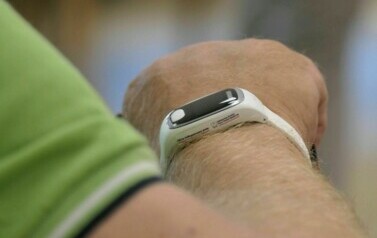 Opaski bezpieczeństwa trafiły do senior&oacute;w z terenu Gminy Bełchat&oacute;w 11