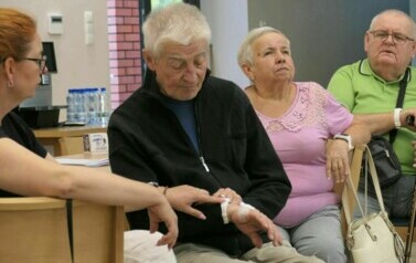 Opaski bezpieczeństwa trafiły do senior&oacute;w z terenu Gminy Bełchat&oacute;w 12