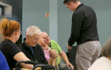 Opaski bezpieczeństwa trafiły do senior&oacute;w z terenu Gminy Bełchat&oacute;w 15