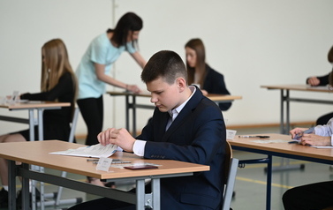 Egzamin &oacute;smoklasist&oacute;w w szkołach prowadzonych przez Gminę Bełchat&oacute;w 19
