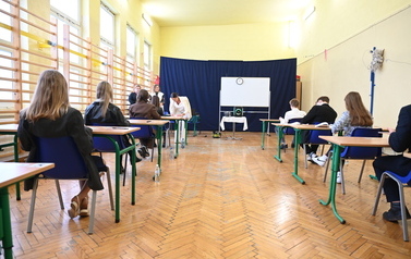 Egzamin &oacute;smoklasist&oacute;w w szkołach prowadzonych przez Gminę Bełchat&oacute;w 138