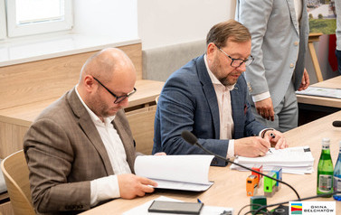 Podpisanie umowy na budowę blok&oacute;w SIM w Dobrzelowie 3