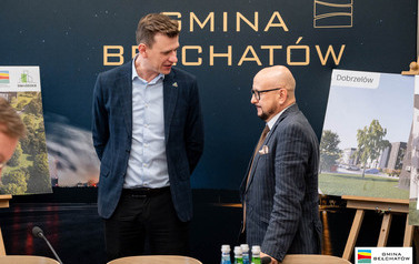 Podpisanie umowy na budowę blok&oacute;w SIM w Dobrzelowie 4