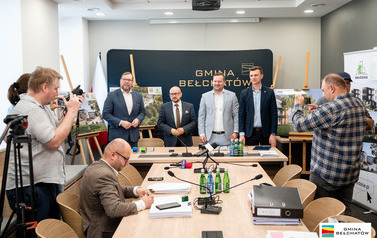 Podpisanie umowy na budowę blok&oacute;w SIM w Dobrzelowie 5