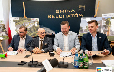 Podpisanie umowy na budowę blok&oacute;w SIM w Dobrzelowie 11