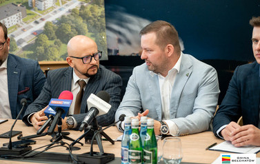 Podpisanie umowy na budowę blok&oacute;w SIM w Dobrzelowie 18