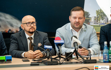 Podpisanie umowy na budowę blok&oacute;w SIM w Dobrzelowie 21