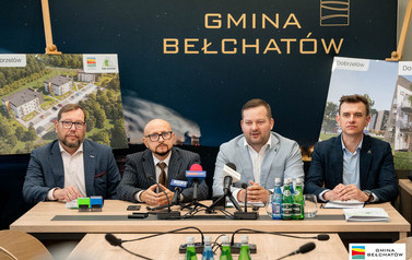 Podpisanie umowy na budowę blok&oacute;w SIM w Dobrzelowie 22