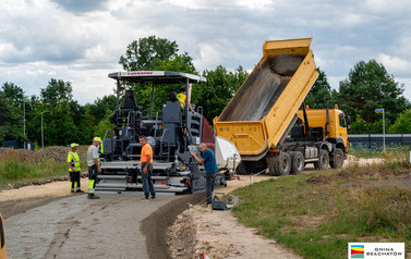Budowa drogi betonowej w Kałdunach na ostatniej prostej 1