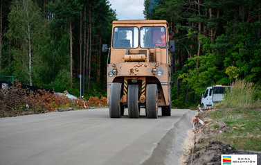 Budowa drogi betonowej w Kałdunach na ostatniej prostej 20