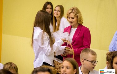Ślubowanie pierwszoklasist&oacute;w w ZSP w Łękawie 2