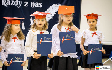 Ślubowanie pierwszoklasist&oacute;w w ZSP w Łękawie 12