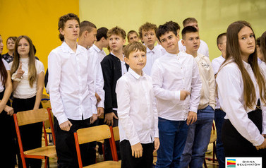 Ślubowanie pierwszoklasist&oacute;w w ZSP w Łękawie 14