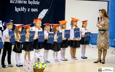 Ślubowanie pierwszoklasist&oacute;w w ZSP w Łękawie 16