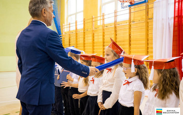 Ślubowanie pierwszoklasist&oacute;w w ZSP w Łękawie 21