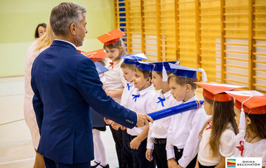 Ślubowanie pierwszoklasist&oacute;w w ZSP w Łękawie 25