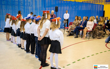 Ślubowanie pierwszoklasist&oacute;w w ZSP w Łękawie 54