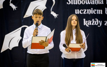 Ślubowanie pierwszoklasist&oacute;w w ZSP w Łękawie 55