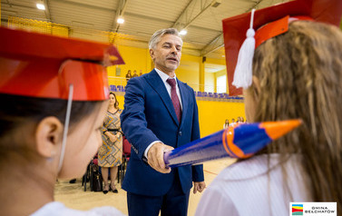 Ślubowanie pierwszoklasist&oacute;w w ZSP w Łękawie 62
