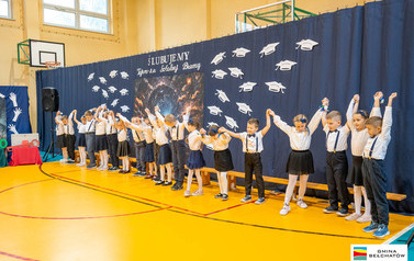Ślubowanie pierwszoklasist&oacute;w w ZSP w Kurnosie Drugim 64