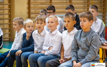 Ślubowanie pierwszoklasist&oacute;w w ZSP w Kurnosie Drugim 75