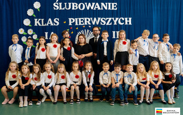 Ślubowanie pierwszoklasist&oacute;w w ZSP w Domiechowicach 1