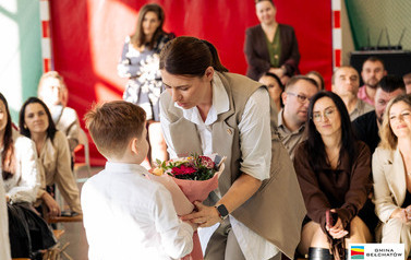 Ślubowanie pierwszoklasist&oacute;w w ZSP w Domiechowicach 3