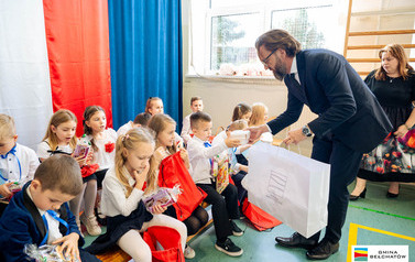 Ślubowanie pierwszoklasist&oacute;w w ZSP w Domiechowicach 11