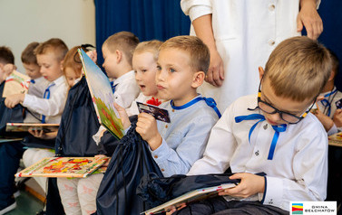 Ślubowanie pierwszoklasist&oacute;w w ZSP w Domiechowicach 18