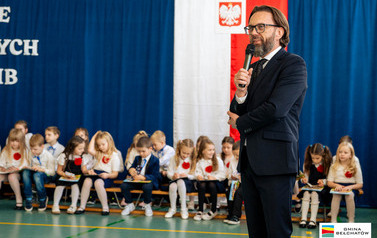 Ślubowanie pierwszoklasist&oacute;w w ZSP w Domiechowicach 35
