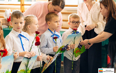 Ślubowanie pierwszoklasist&oacute;w w ZSP w Domiechowicach 62