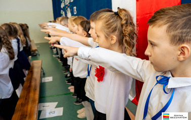 Ślubowanie pierwszoklasist&oacute;w w ZSP w Domiechowicach 77