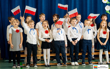 Ślubowanie pierwszoklasist&oacute;w w ZSP w Domiechowicach 80