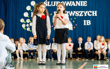 Ślubowanie pierwszoklasist&oacute;w w ZSP w Domiechowicach 98