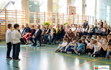 Ślubowanie pierwszoklasist&oacute;w w ZSP w Domiechowicach 99