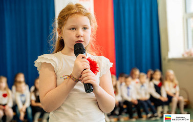 Ślubowanie pierwszoklasist&oacute;w w ZSP w Domiechowicach 101