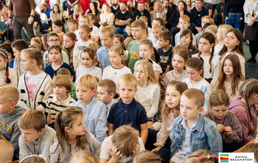 Ślubowanie pierwszoklasist&oacute;w w ZSP w Domiechowicach 104