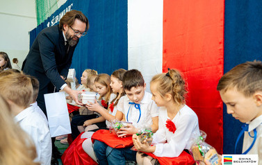 Ślubowanie pierwszoklasist&oacute;w w ZSP w Domiechowicach 119