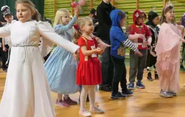 Bal karnawałowy w ZSP w Dobrzelowie 8