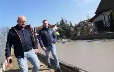 Budowa drogi betonowej w Zawadach 1