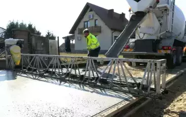 Budowa drogi betonowej w Zawadach 3
