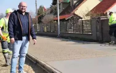 Budowa drogi betonowej w Zawadach 4